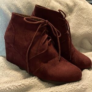 Maroon lace up wedge ankle boots!